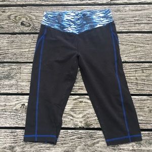 Material Girl | Blue Zebra Capri Yoga Pants